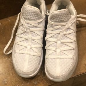 LeBron 17 low “white camo”